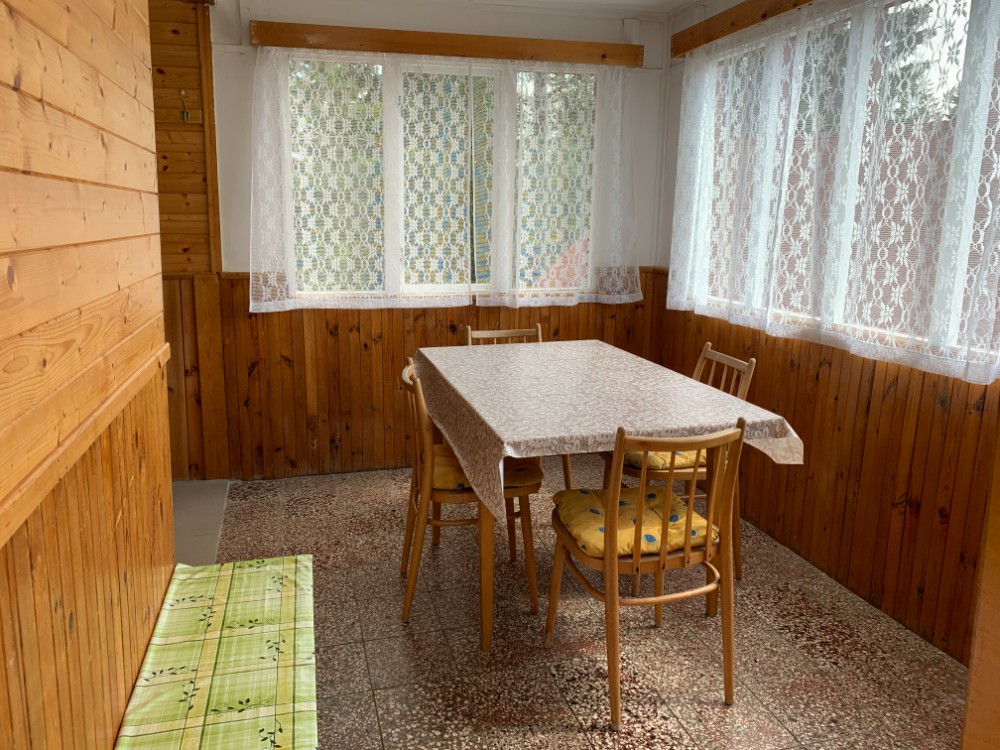 Chata č.5 - jídelní stůl